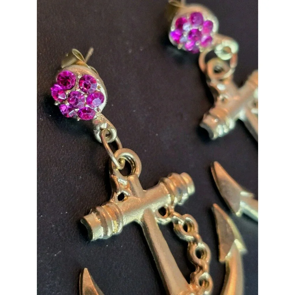 Unbranded gold tone